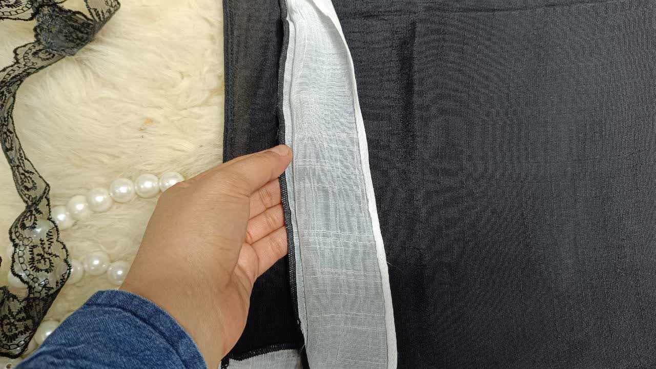 روسری نخی مشکی طرح آلاله