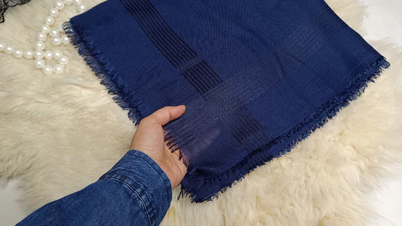 روسری تمام نخی  طرح حاشیه