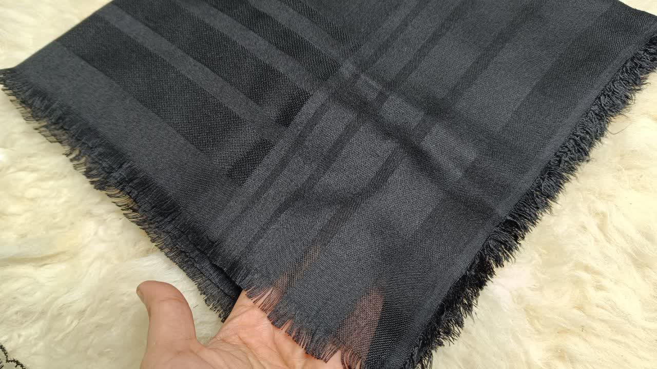 روسری نخی مشکی  طرح حاشیه